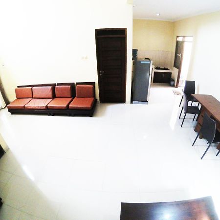 Minggiran Street Homestay Jogja Джокьякарта Экстерьер фото