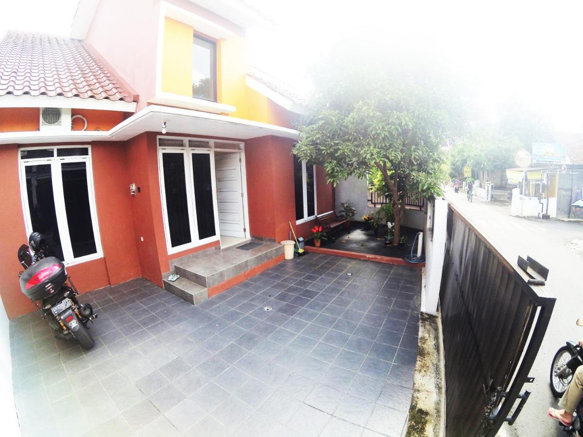 Minggiran Street Homestay Jogja Джокьякарта Экстерьер фото